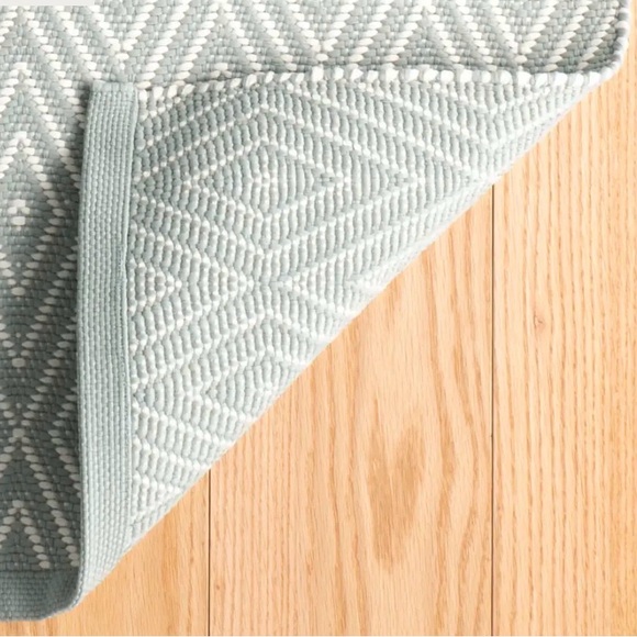 Geometric Patterned Outdoor Area Rug - Picture 4 of 4